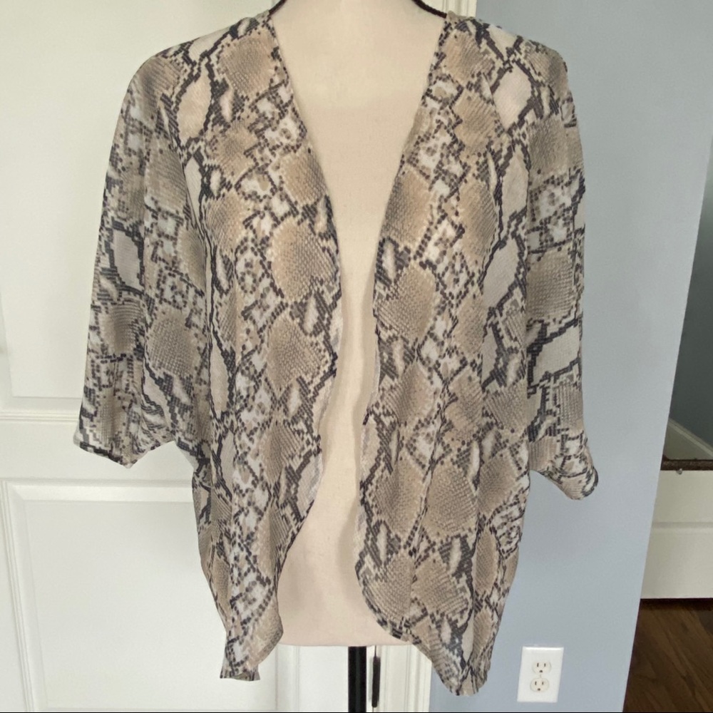 Snakeskin Print Kimono Size Small (NWOT)